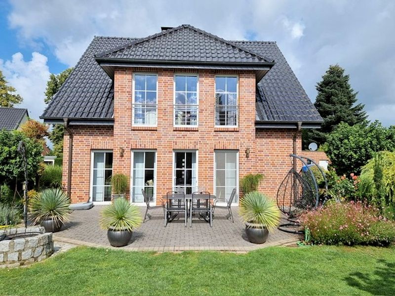 Ihr Wohntraum in einer grünen Oase!
Großartiges Einfamilienhaus mit herrlichem Garten in Weslarn!